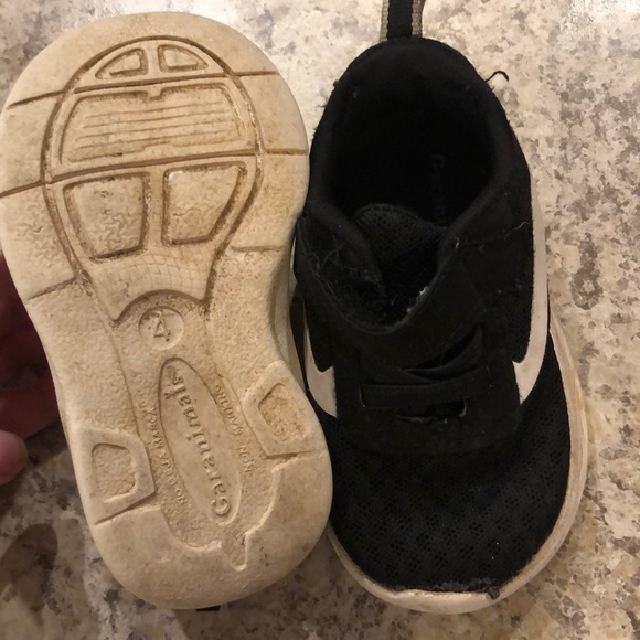 Toddler shoes bundle  EUC Shark size 4 Monkey size 5 sneakers size 4 - Picture 4 of 4